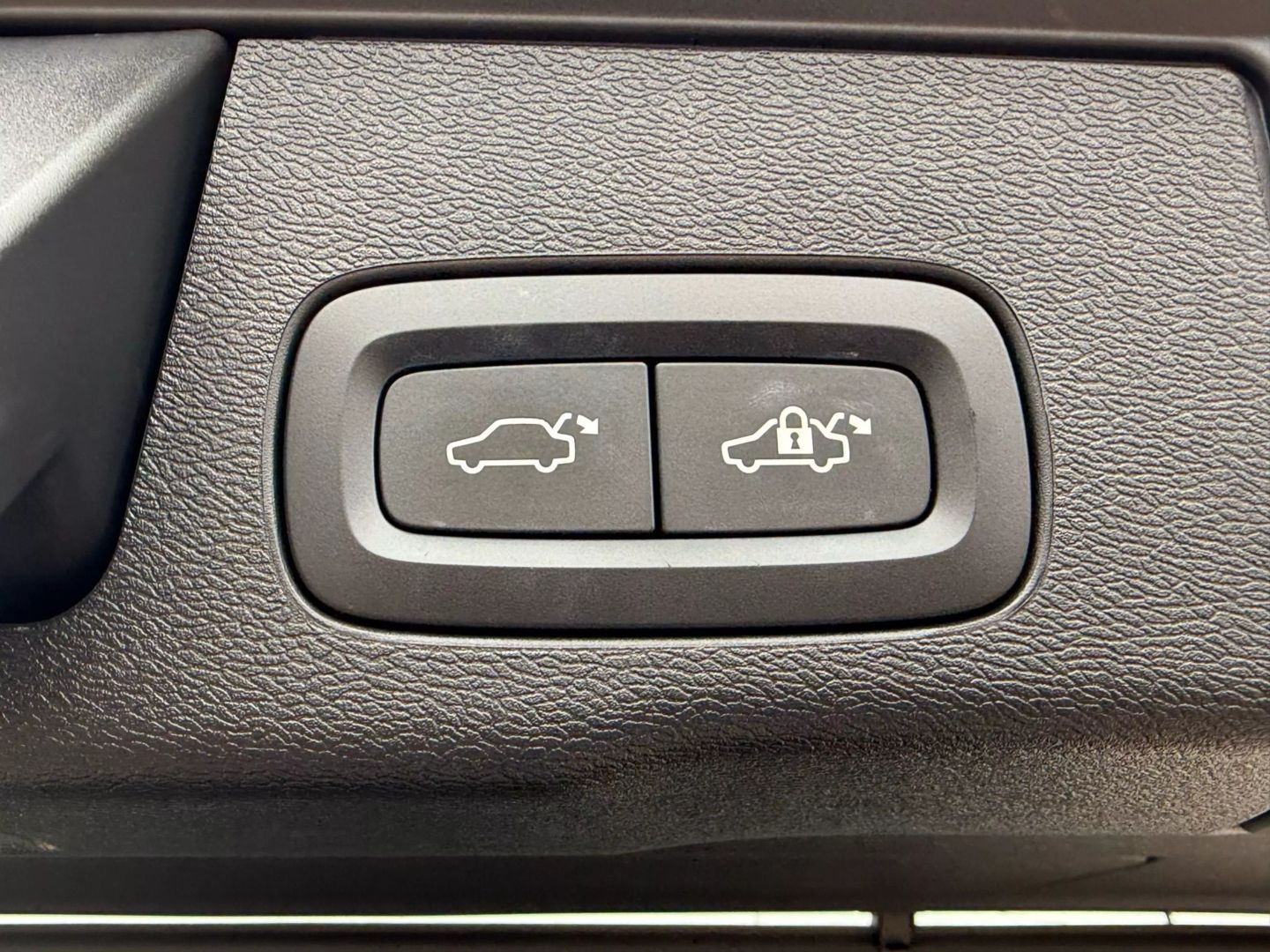 2018 Volvo Xc60 - Image 14