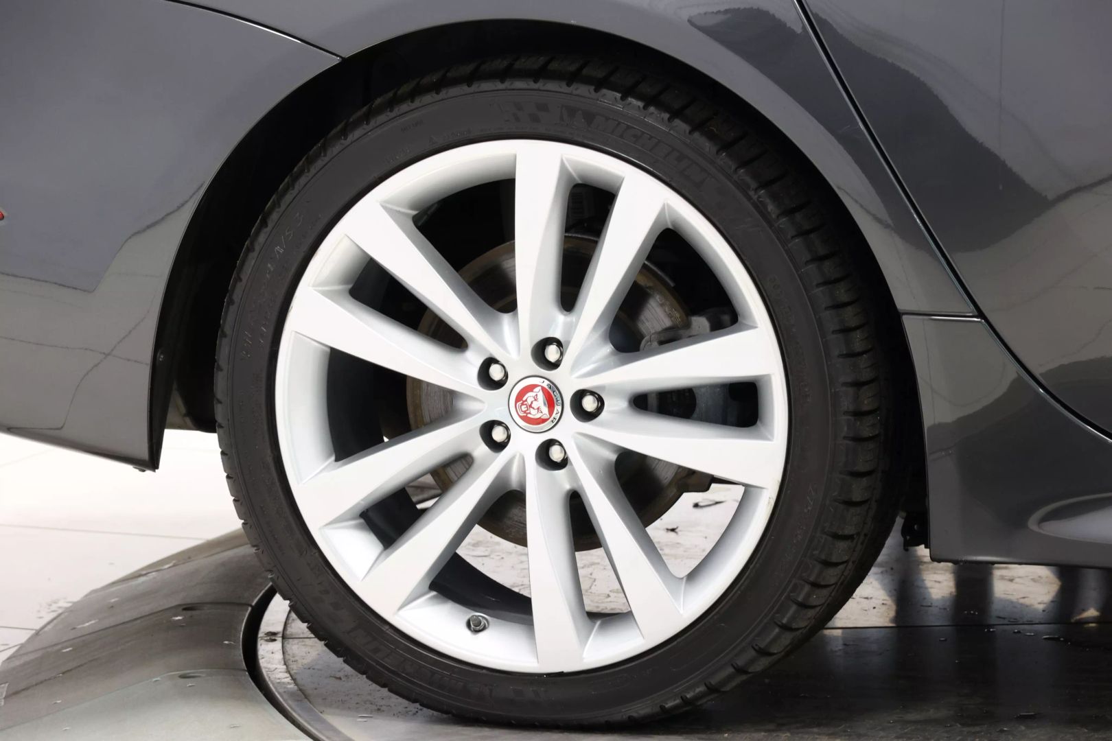 2017 Jaguar Xj - Image 103
