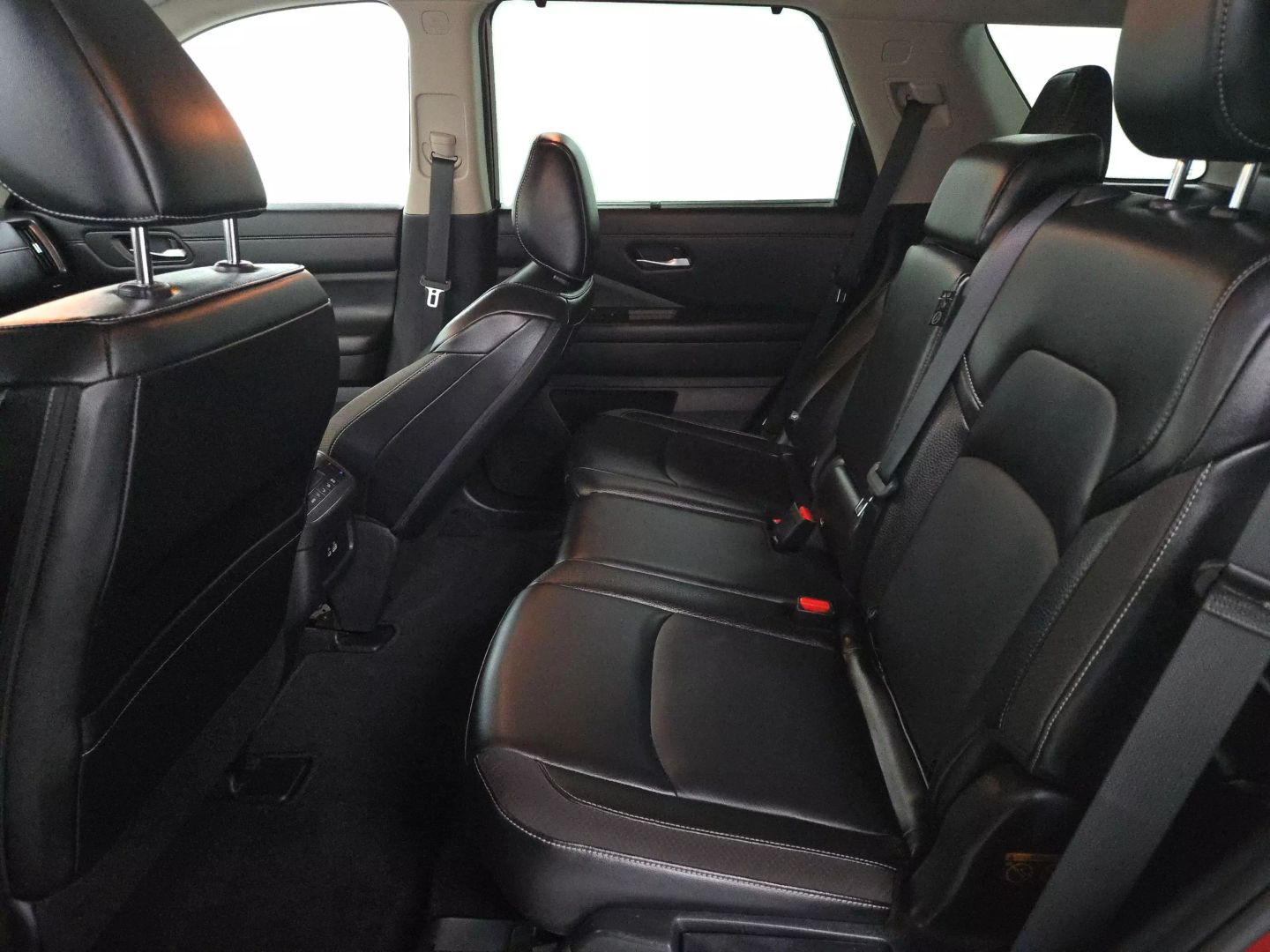 2023 Nissan Pathfinder - Image 10