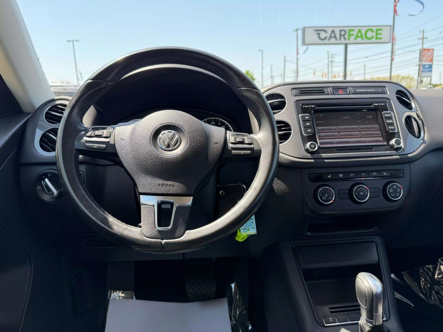 2013 Volkswagen Tiguan - Image 26
