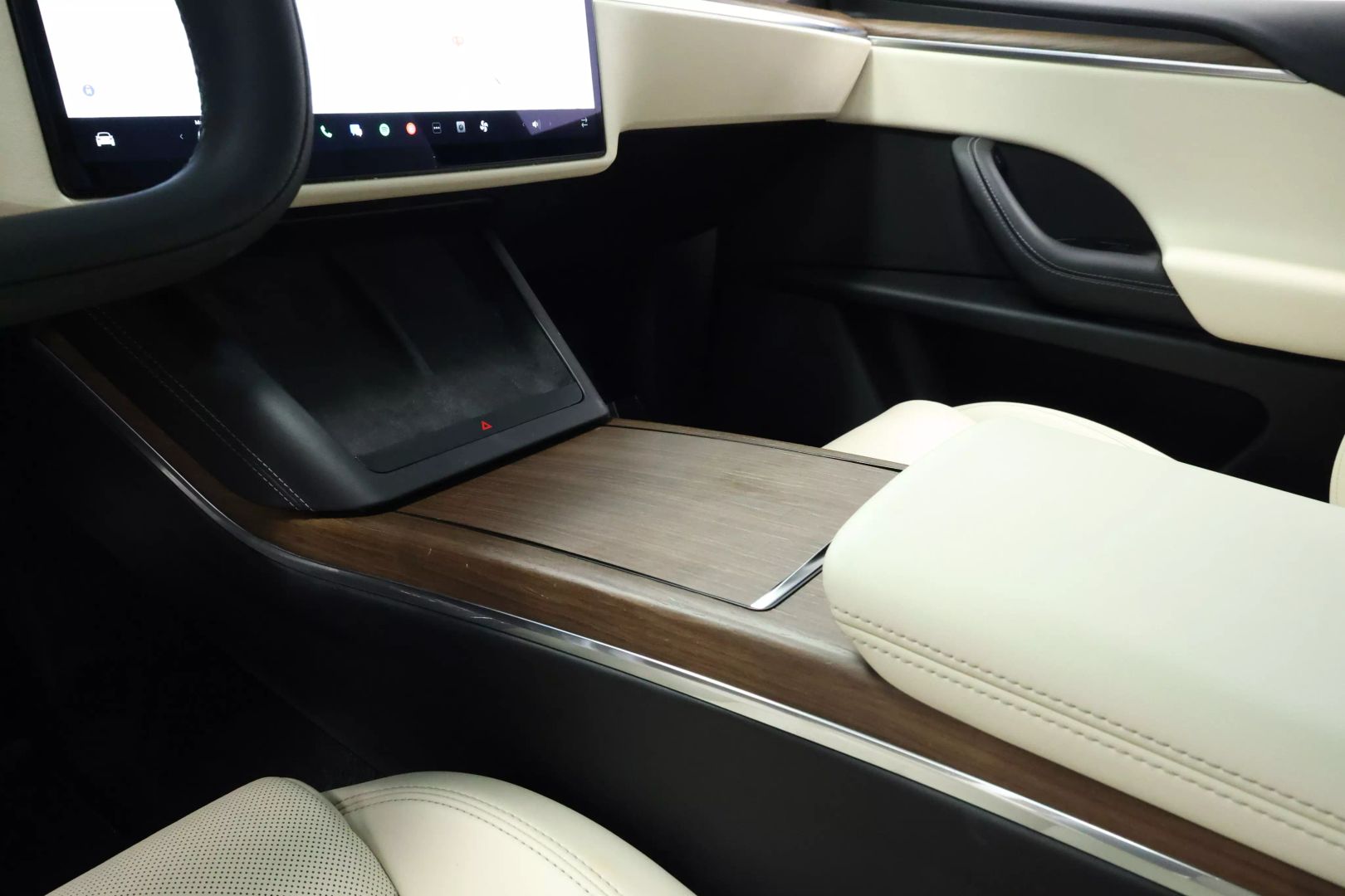2023 Tesla Model X - Image 40