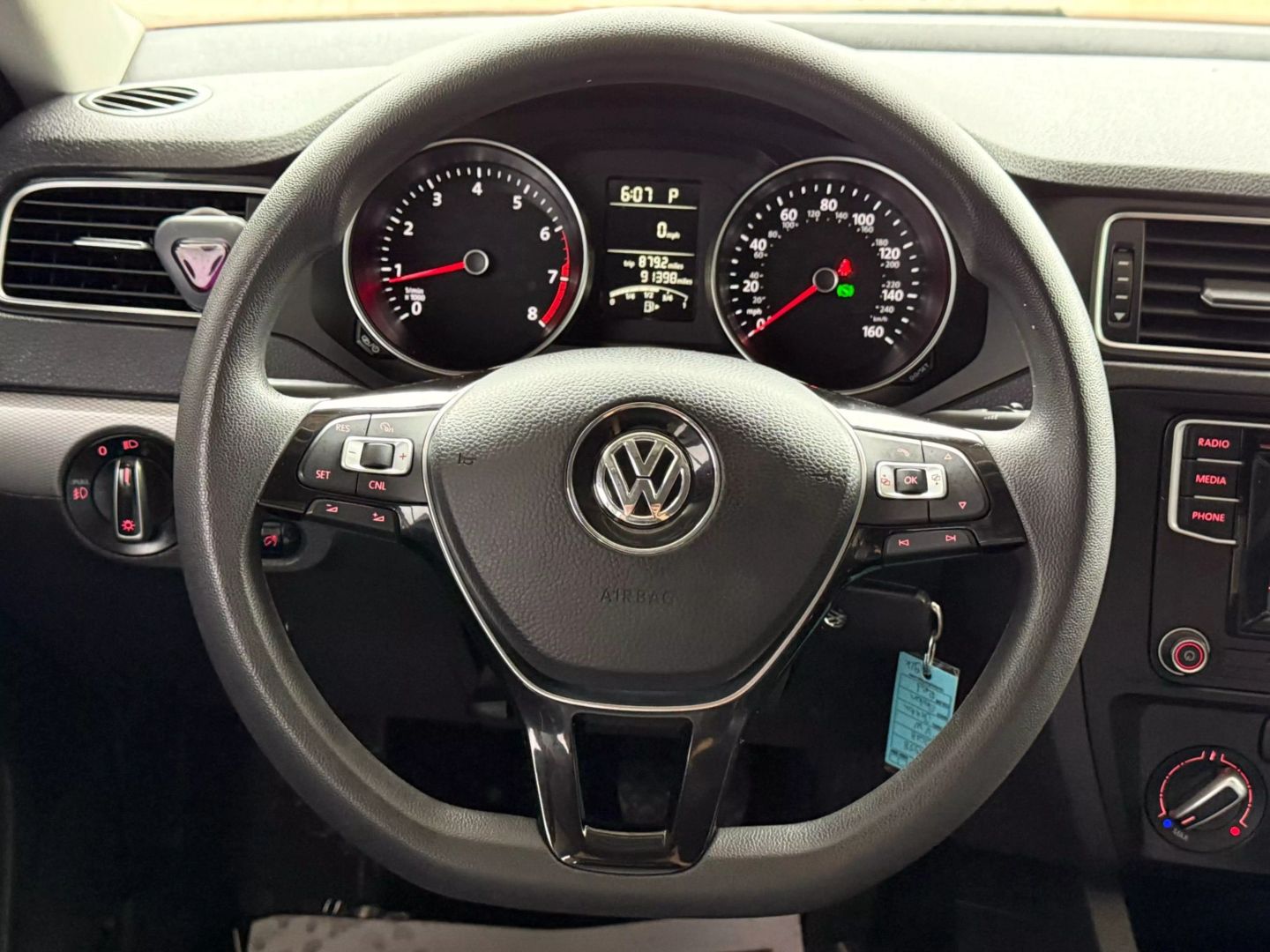 2018 Volkswagen Jetta - Image 31