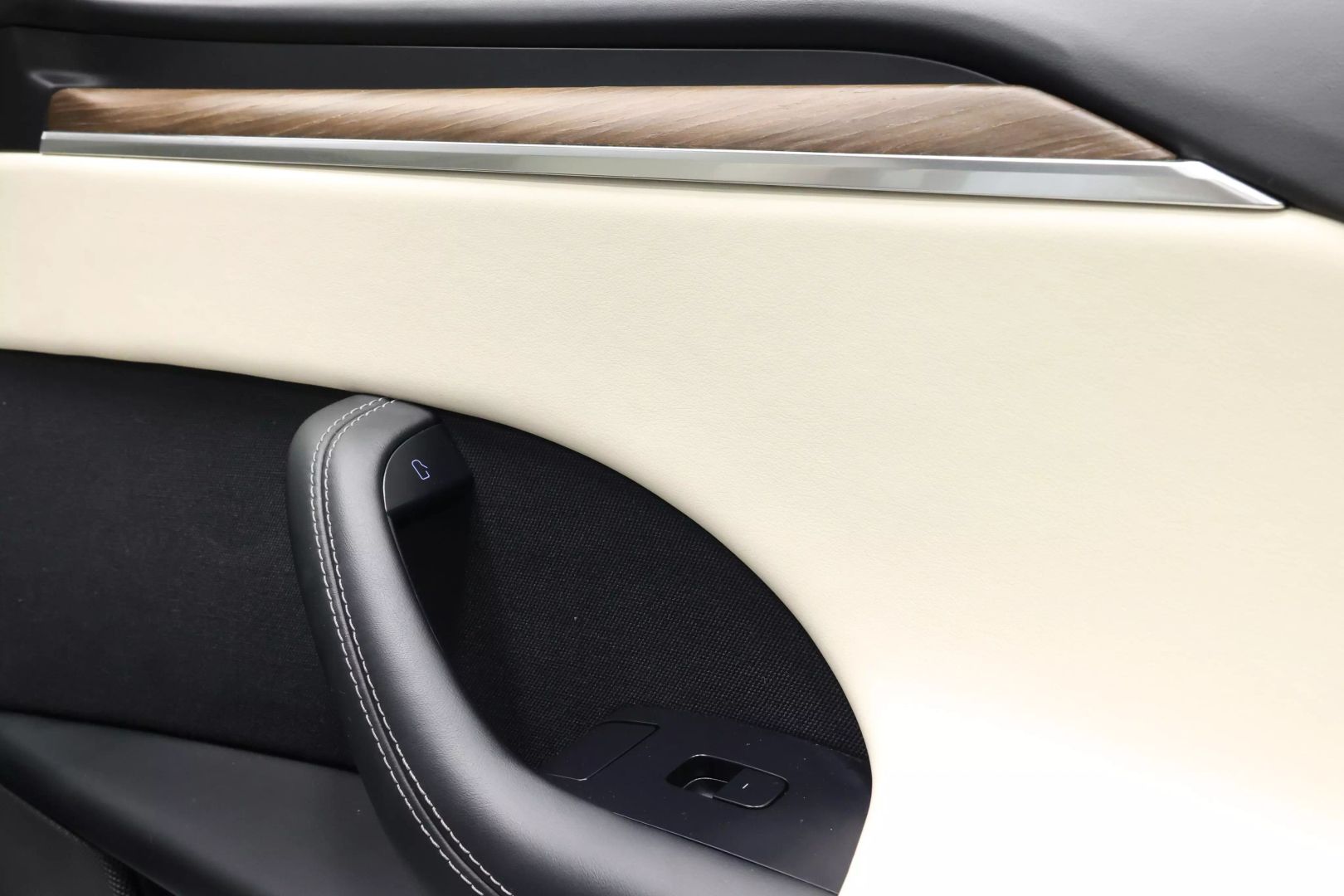 2023 Tesla Model X - Image 83