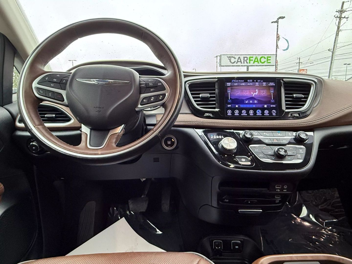 2017 Chrysler Pacifica - Image 38