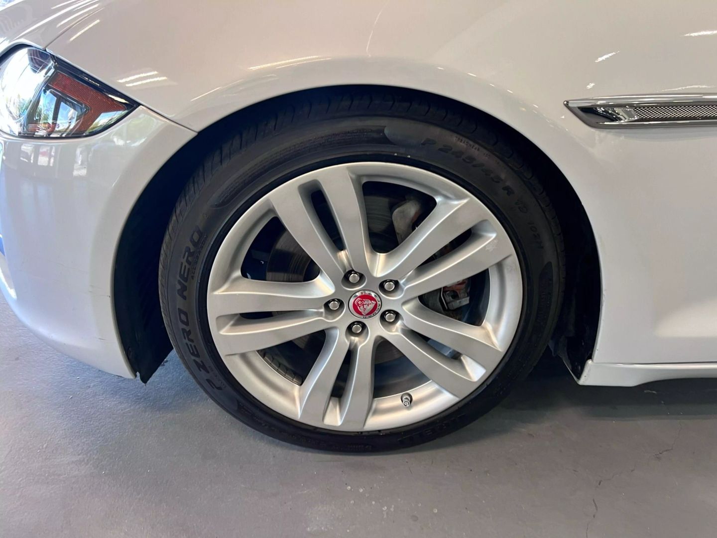 2016 Jaguar Xj Xjl Portfolio Sedan 4d - Image 11