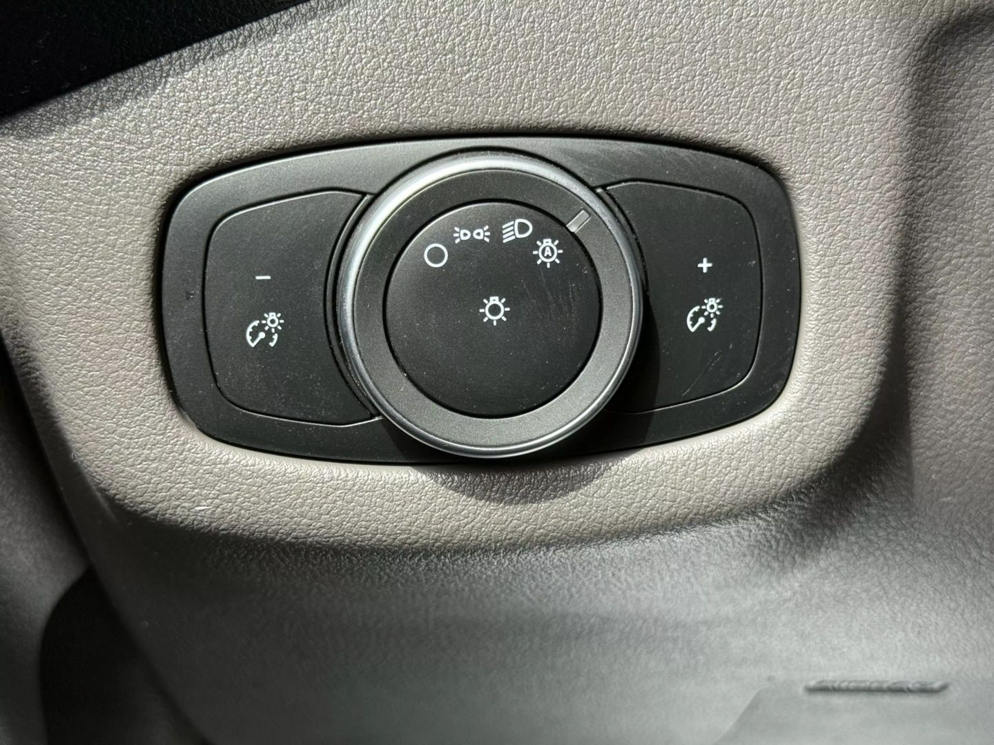 2022 Ford Transit Connect Cargo Van - Image 39