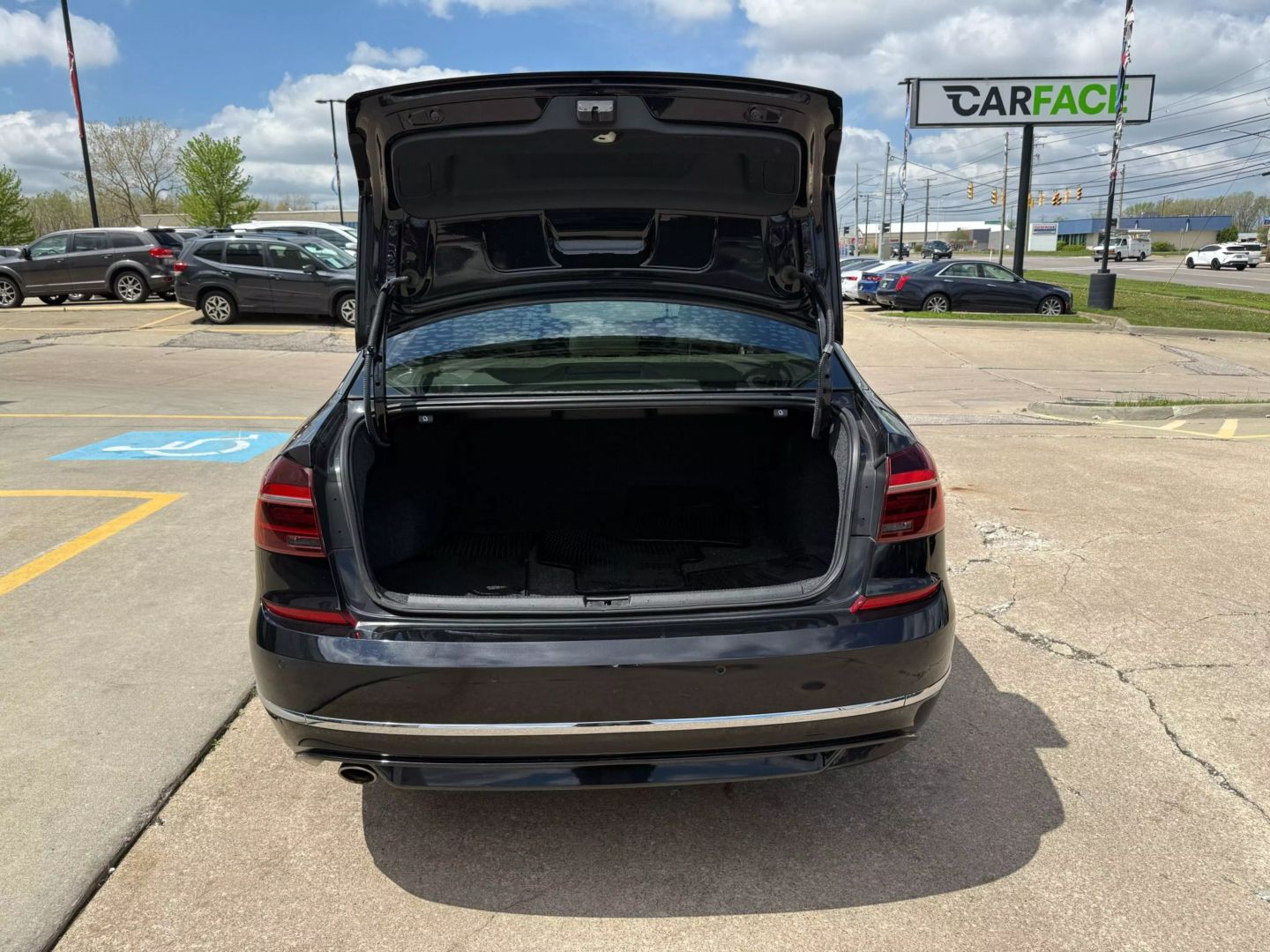 2019 Volkswagen Passat - Image 11