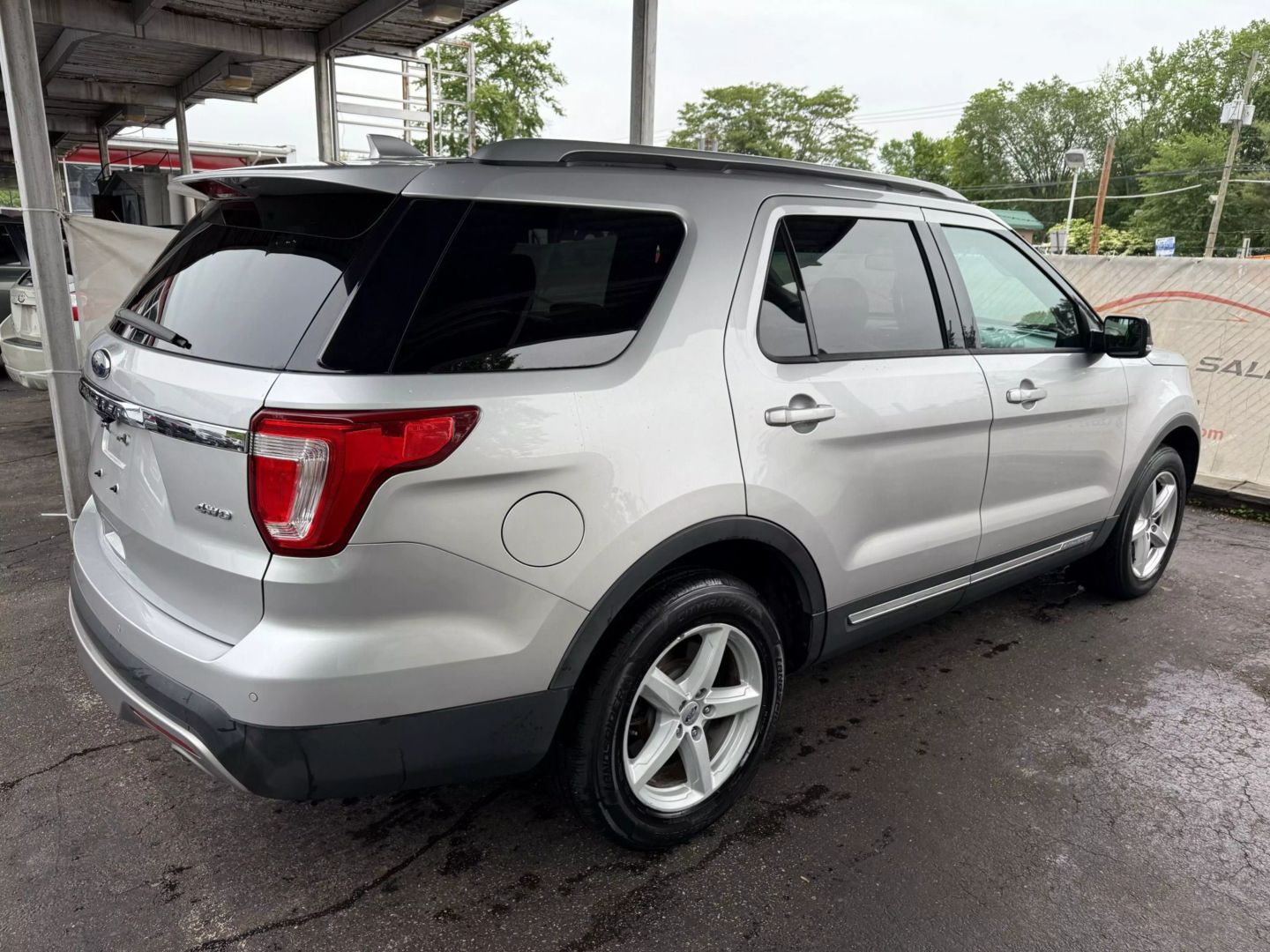 2016 Ford Explorer - Image 13
