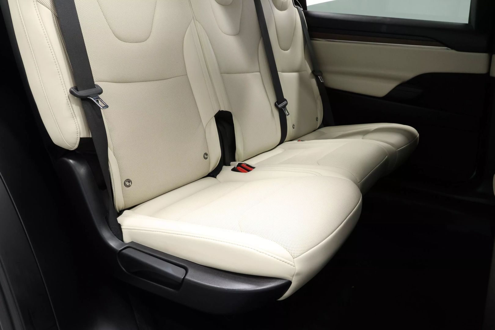 2023 Tesla Model X - Image 73