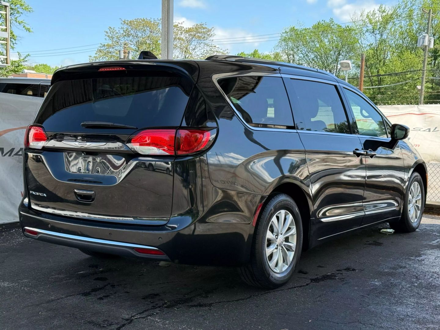 2018 Chrysler Pacifica - Image 11