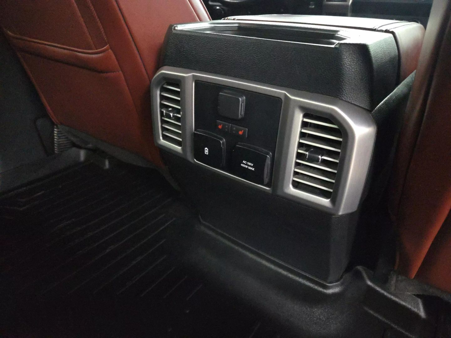 2019 Ford F350 Super Duty Crew Cab - Image 29