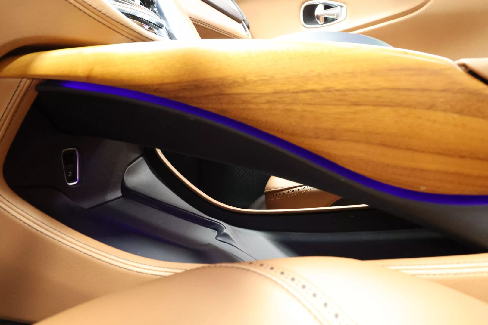 2021 Aston Martin Dbx - Image 53