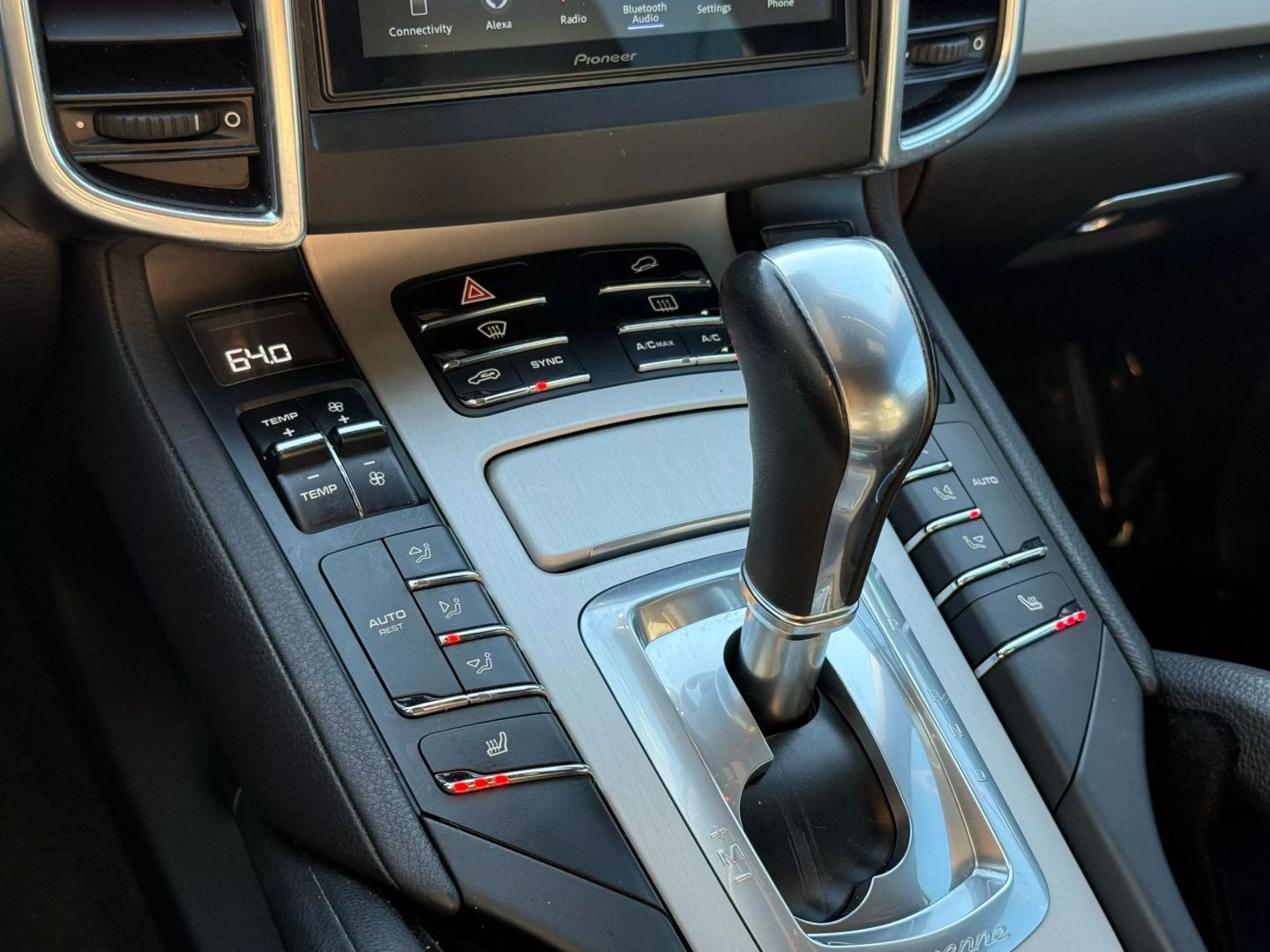 2014 Porsche Cayenne - Image 38