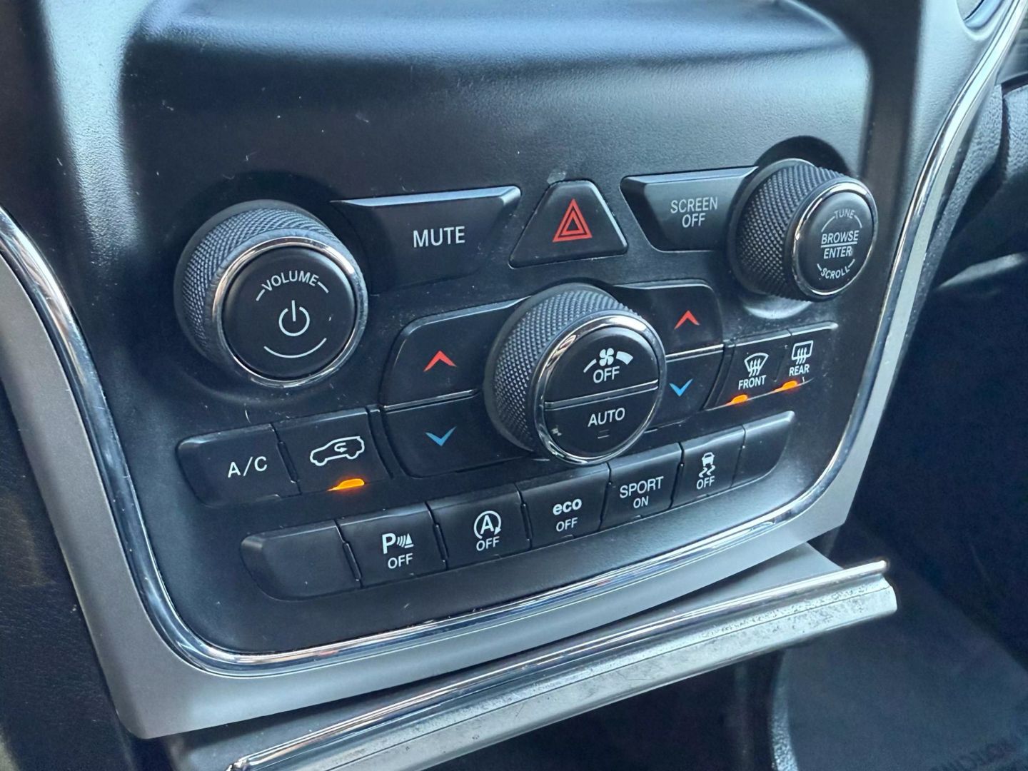 2019 Jeep Grand Cherokee - Image 41