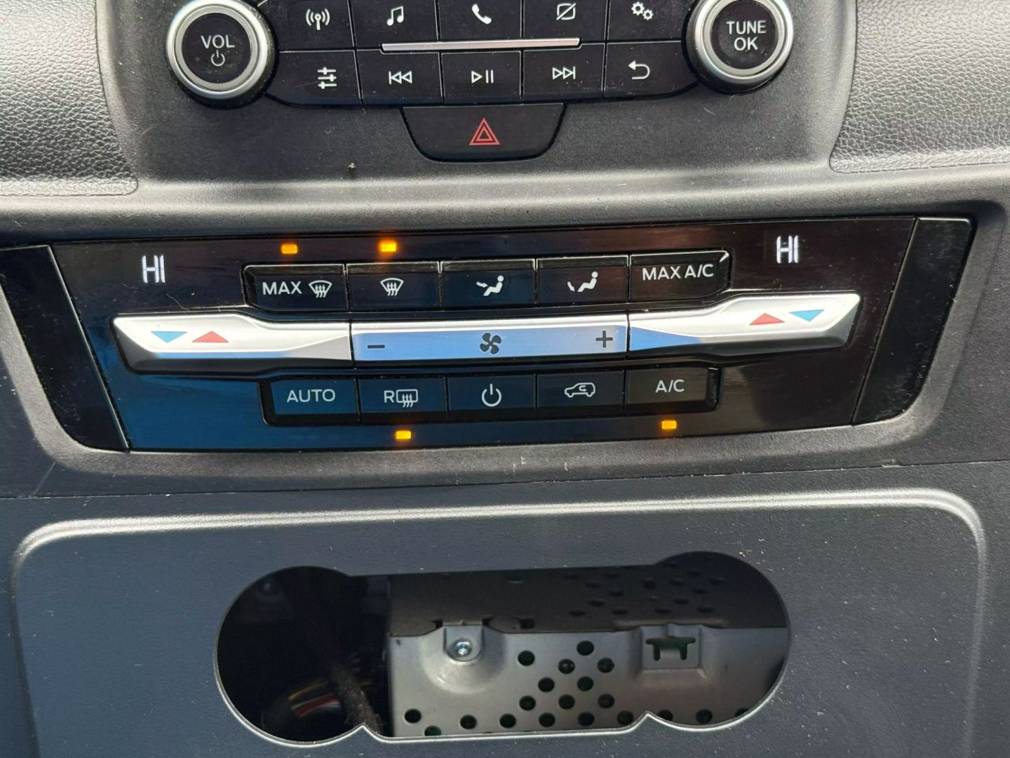 2021 Ford Explorer - Image 36