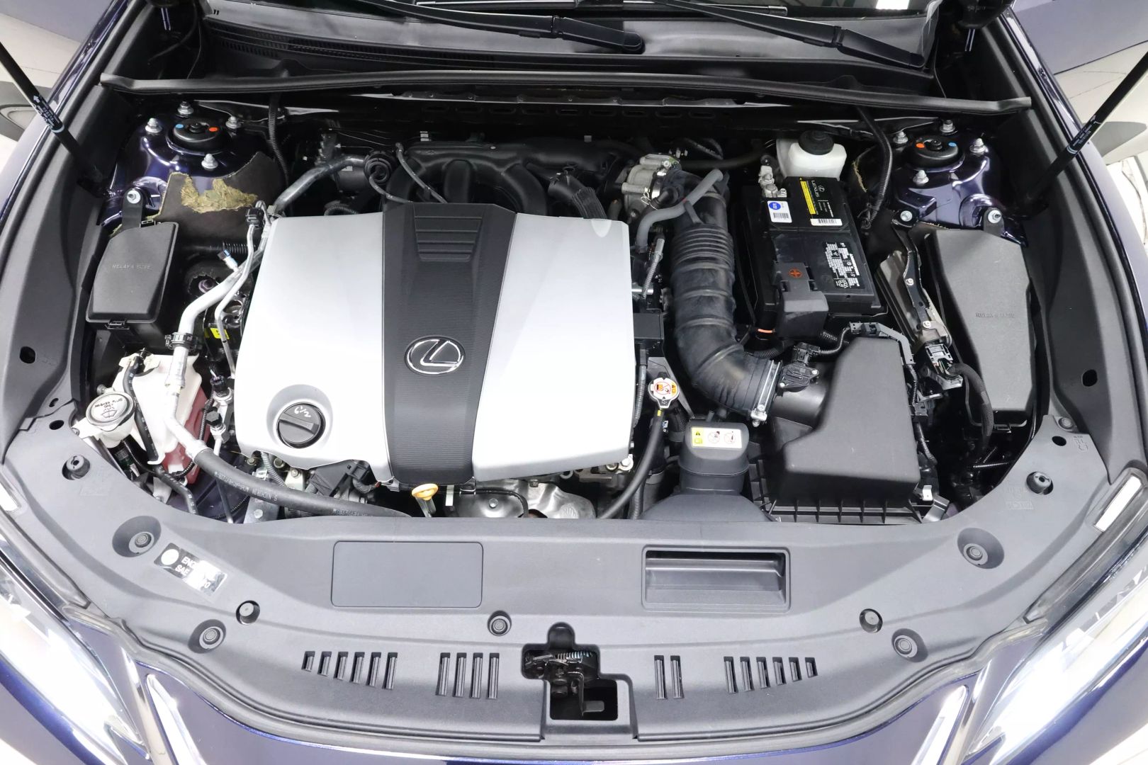 2020 Lexus Es - Image 95