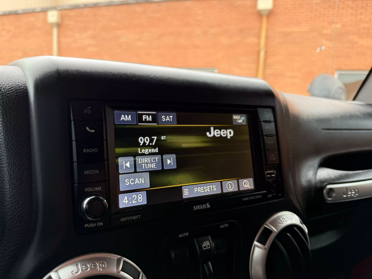 2015 Jeep Wrangler - Image 20
