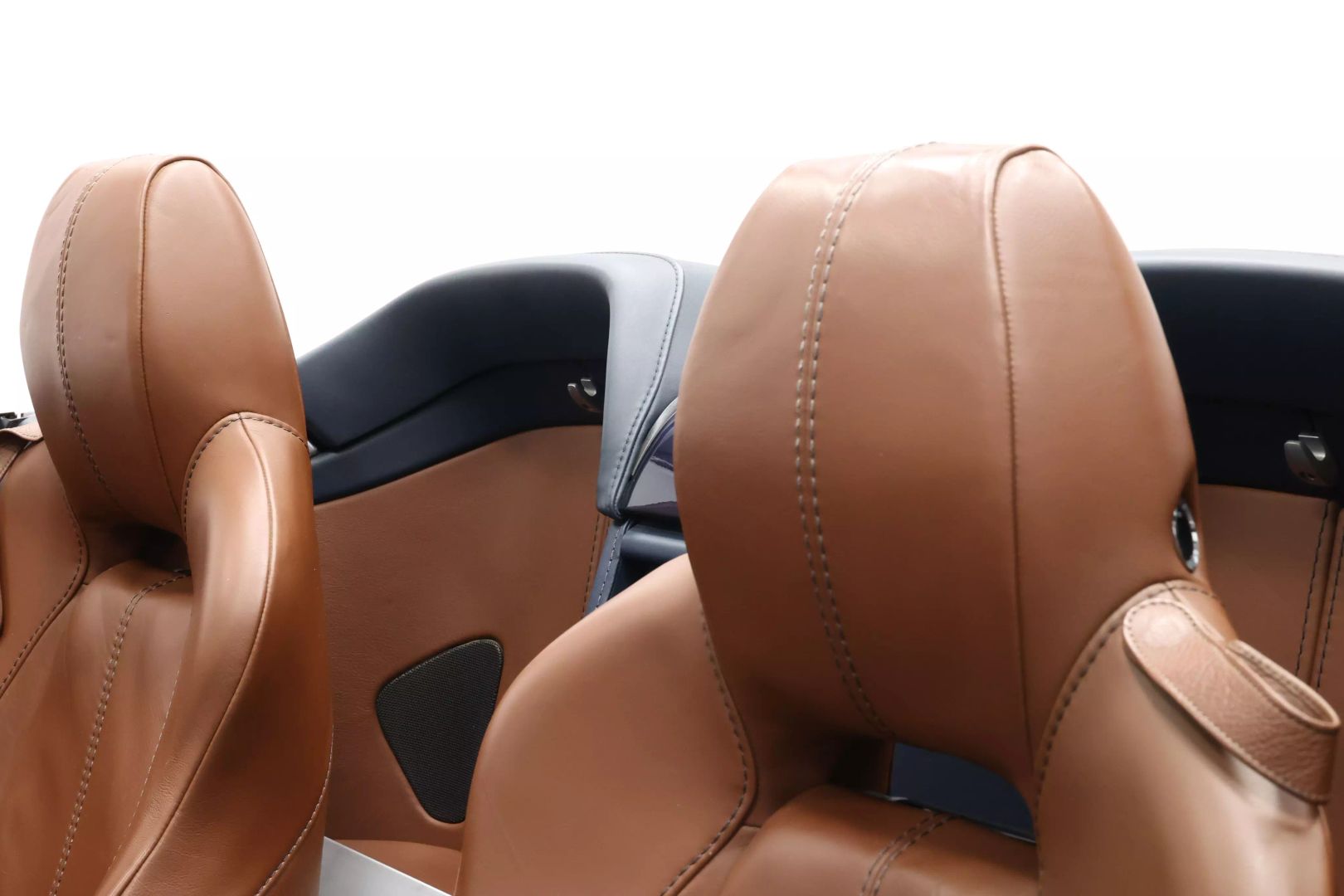 2014 Aston Martin Vantage - Image 15