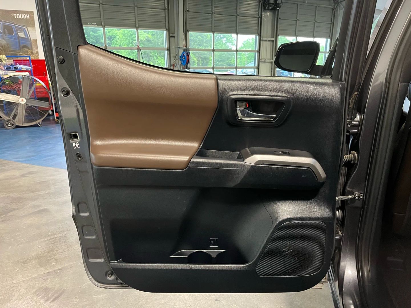 2016 Toyota Tacoma Double Cab Limited Pickup 4d 5 Ft - Image 32