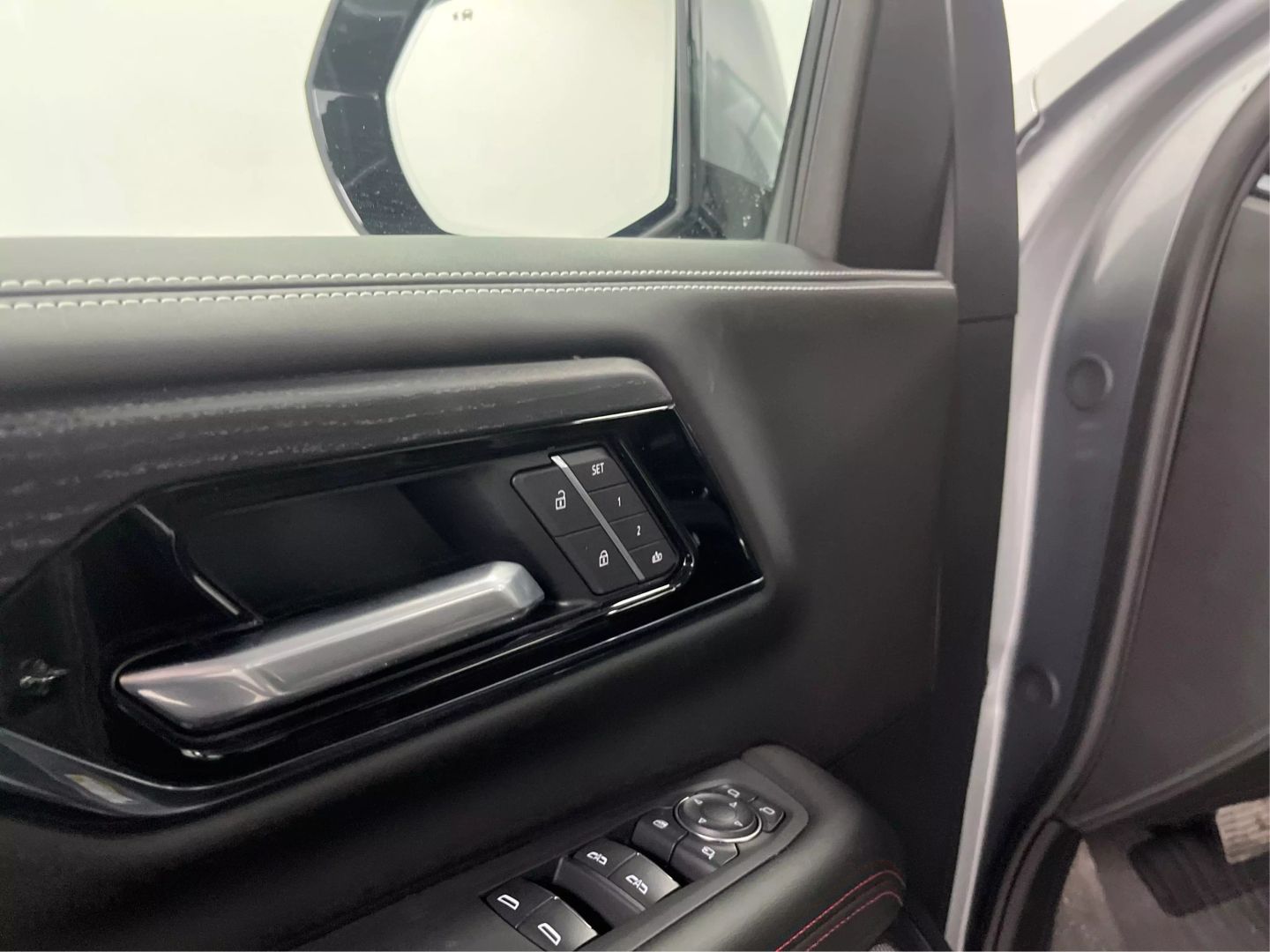 2025 Gmc Yukon - Image 31