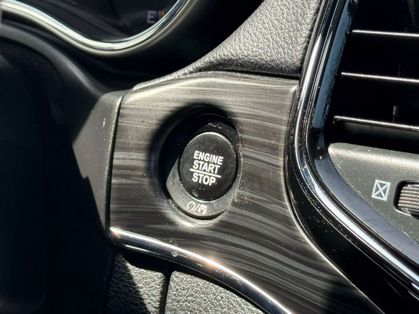 2019 Jeep Grand Cherokee - Image 30