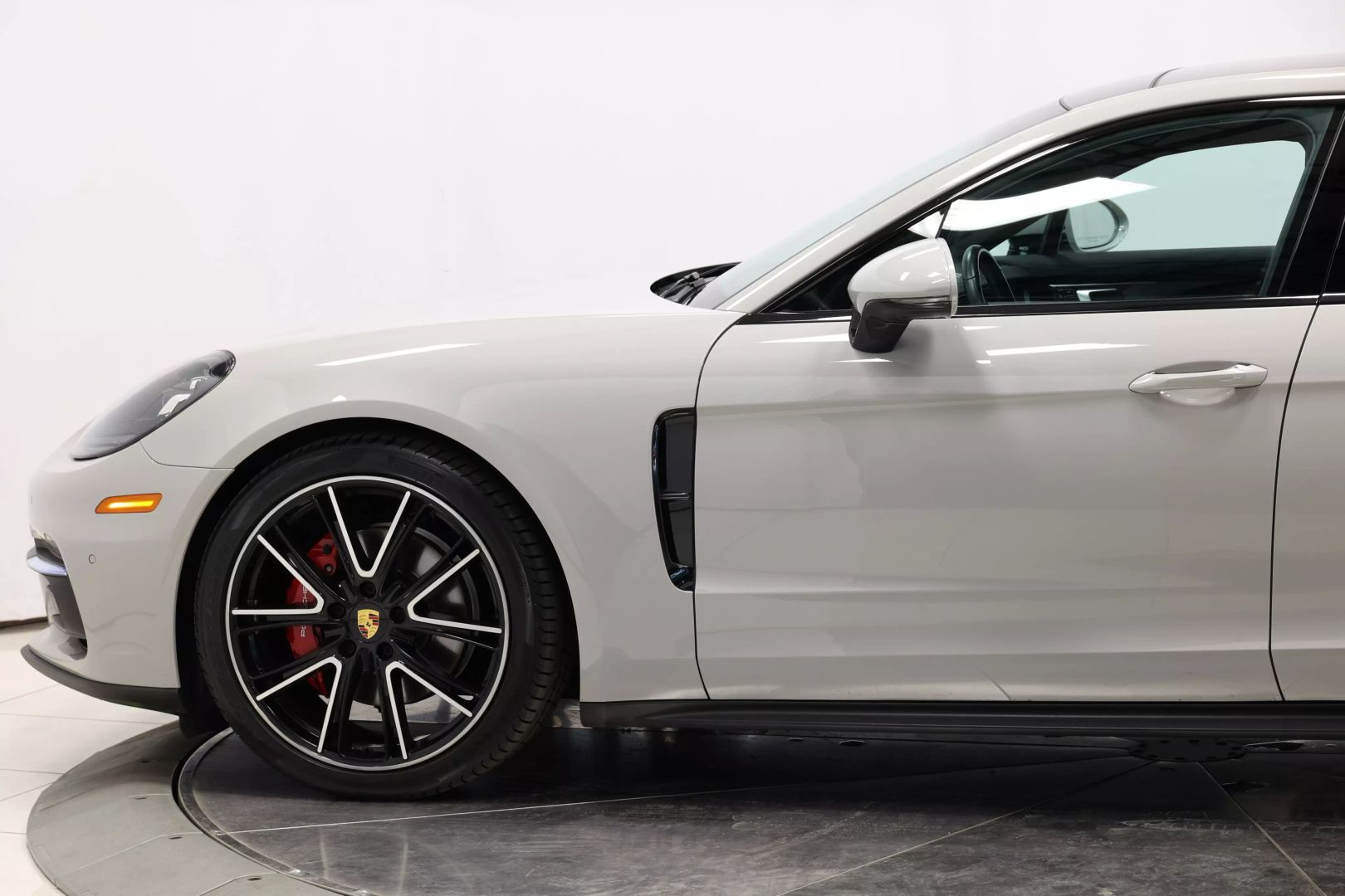 2018 Porsche Panamera - Image 7
