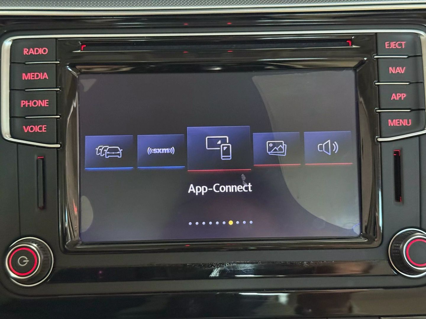 2019 Volkswagen Passat - Image 38