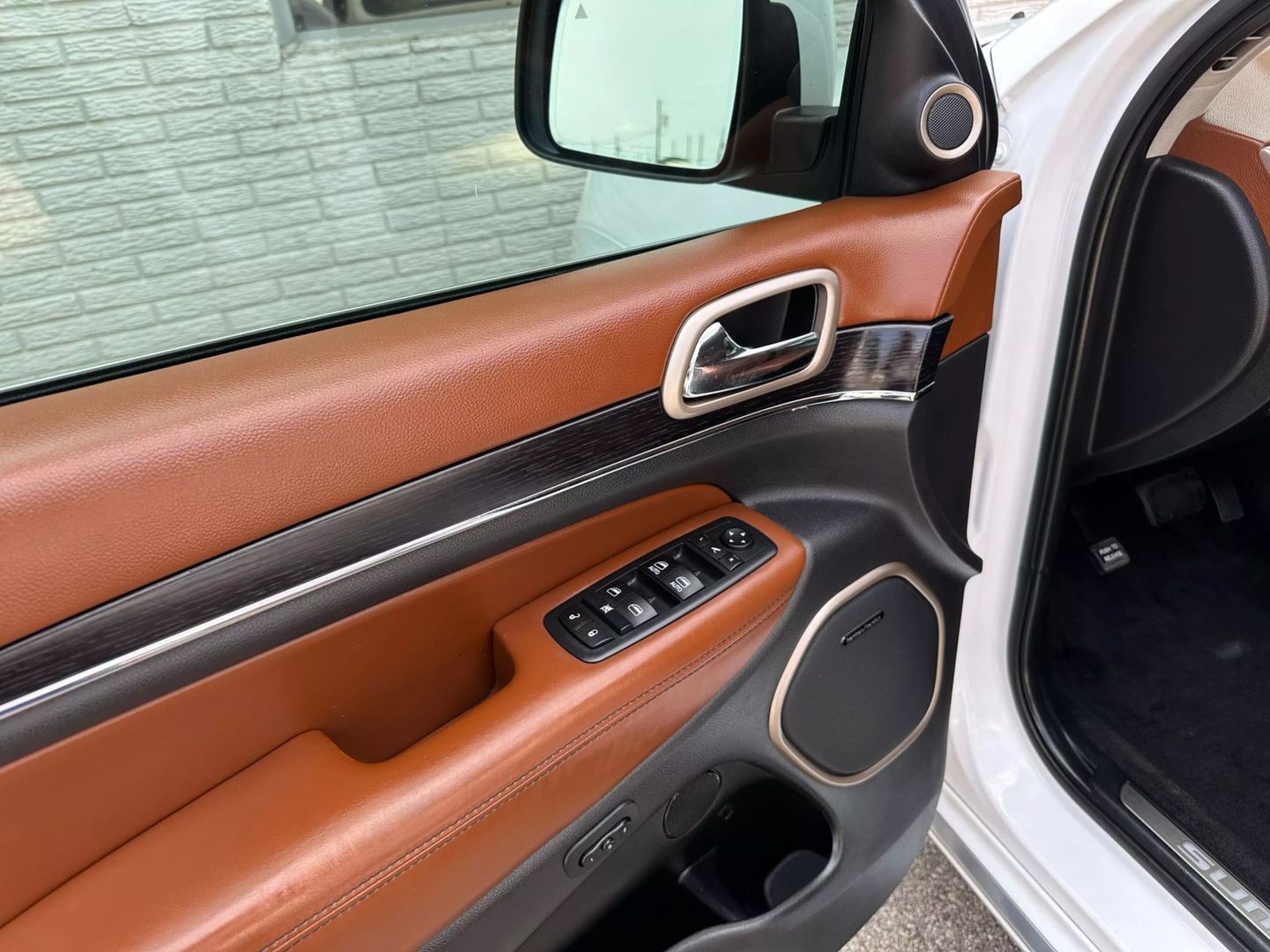 2015 Jeep Grand Cherokee - Image 22