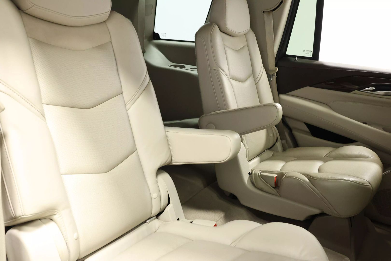 2017 Cadillac Escalade - Image 90