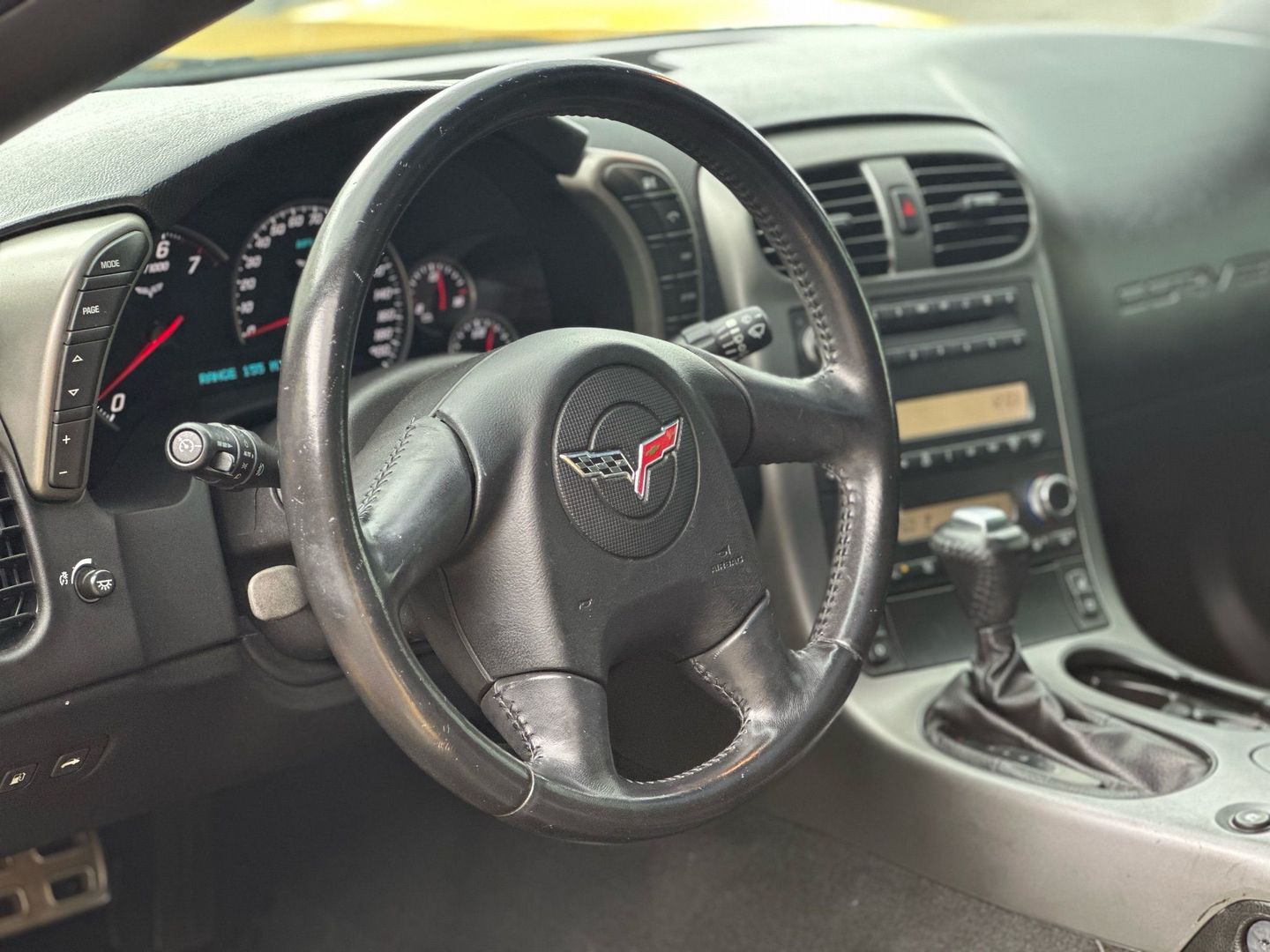 2005 CHEVROLET CORVETTE COUPE V8, 6.0 LITER COUPE 2D