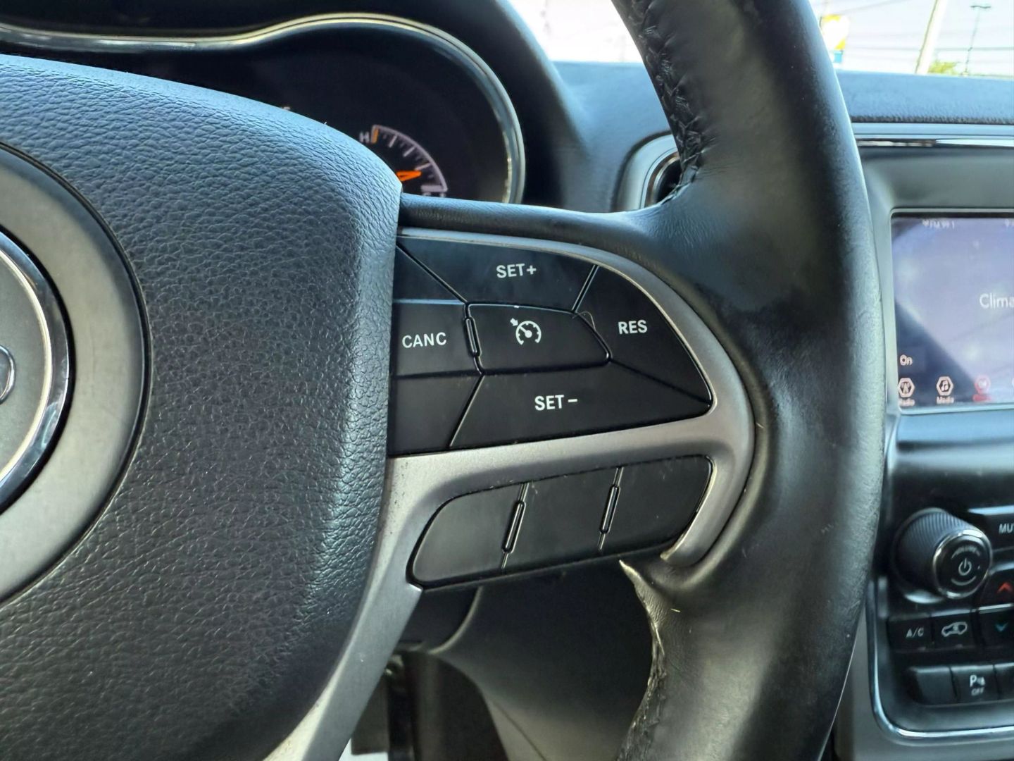 2019 Jeep Grand Cherokee - Image 28