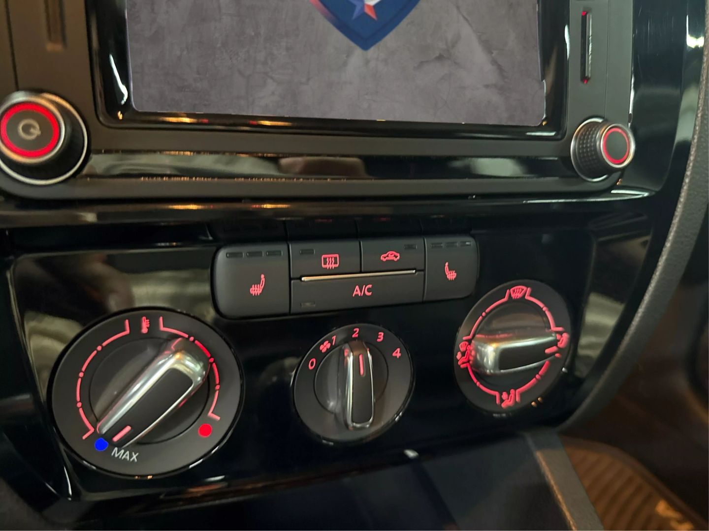 2016 Volkswagen Jetta - Image 28