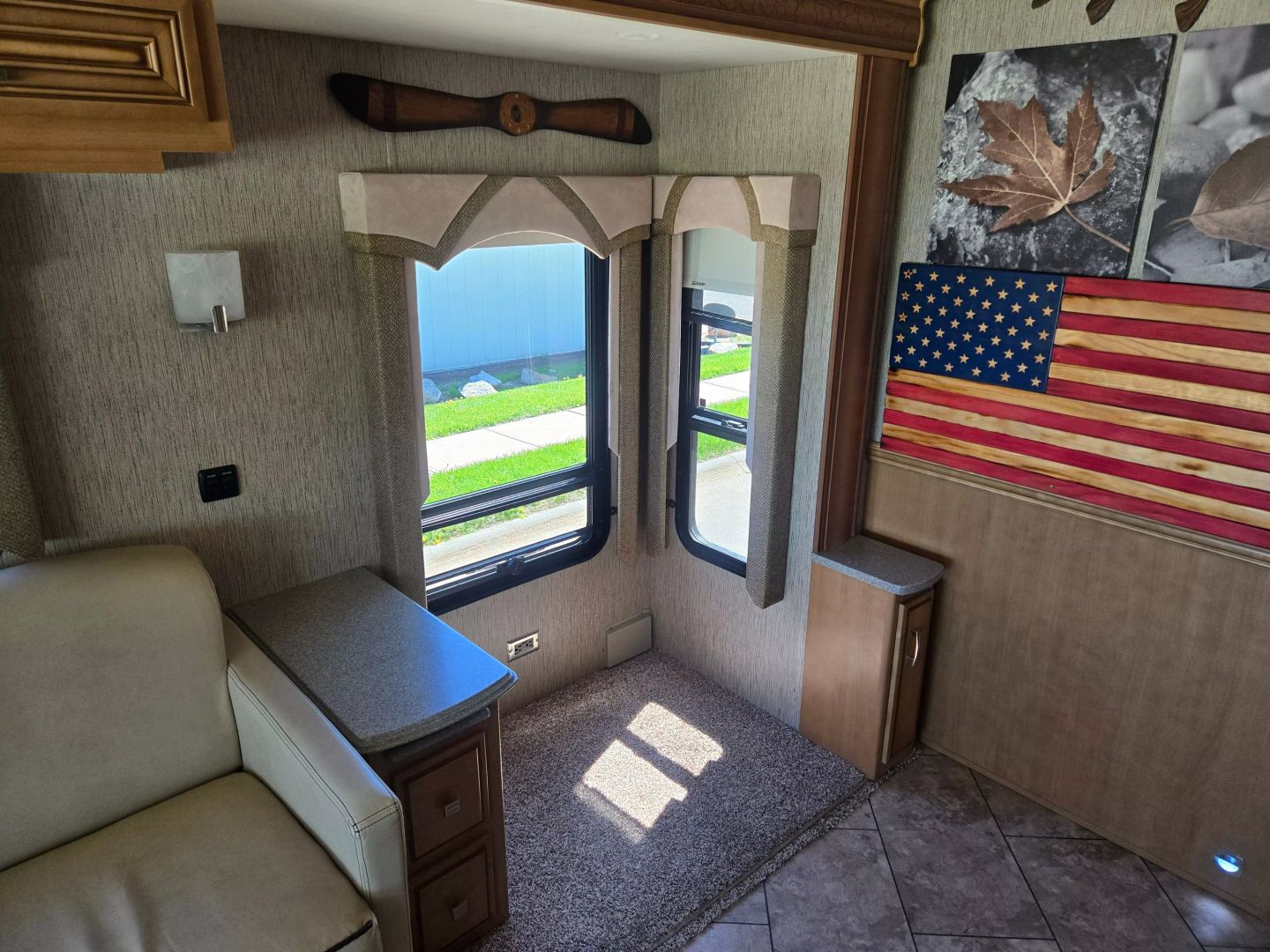 2016 Newmar Ventana Le - Image 18