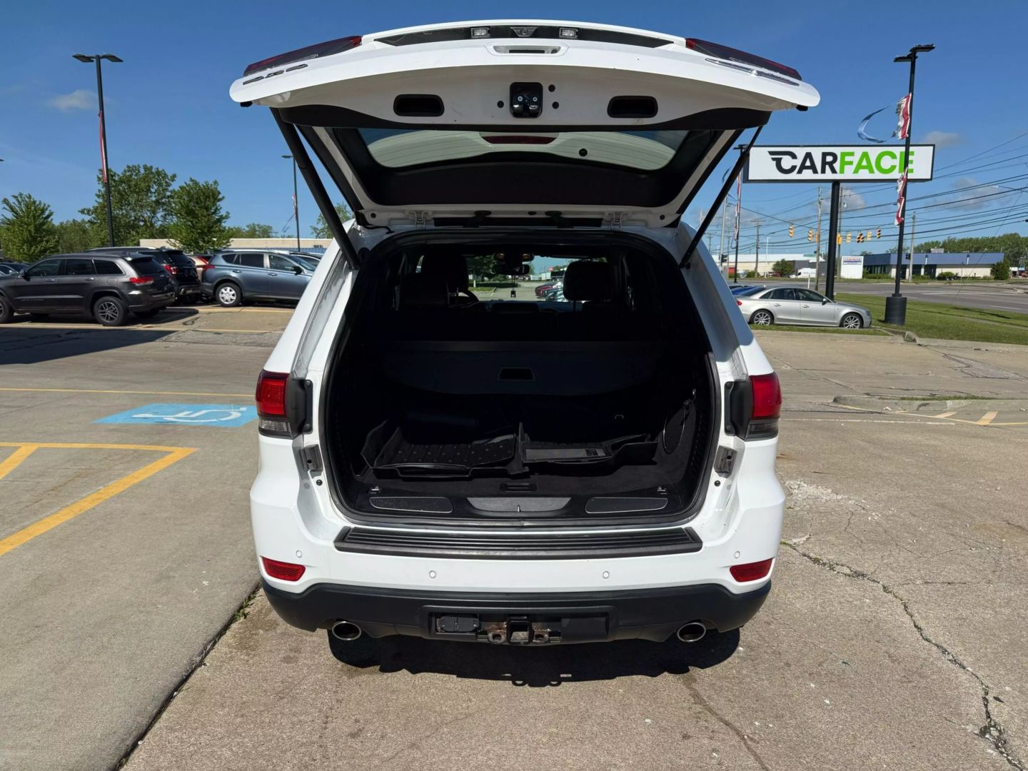 2020 Jeep Grand Cherokee - Image 12