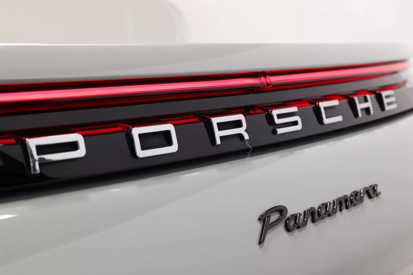 2018 Porsche Panamera - Image 103