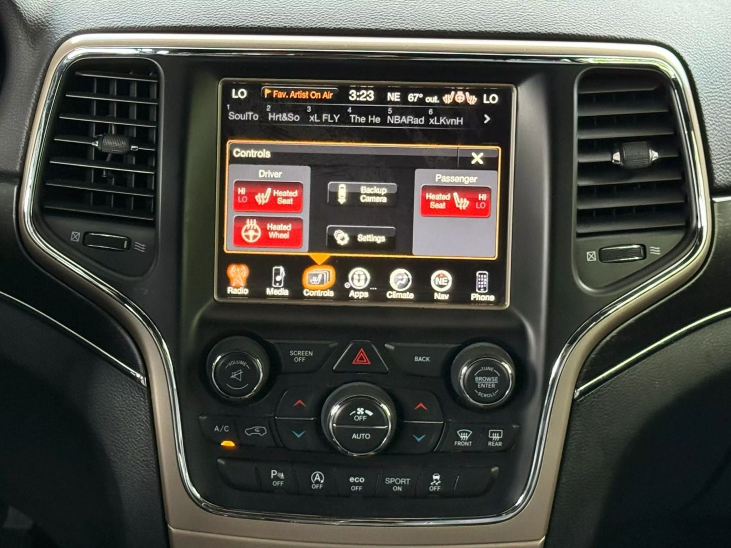 2017 Jeep Grand Cherokee - Image 29