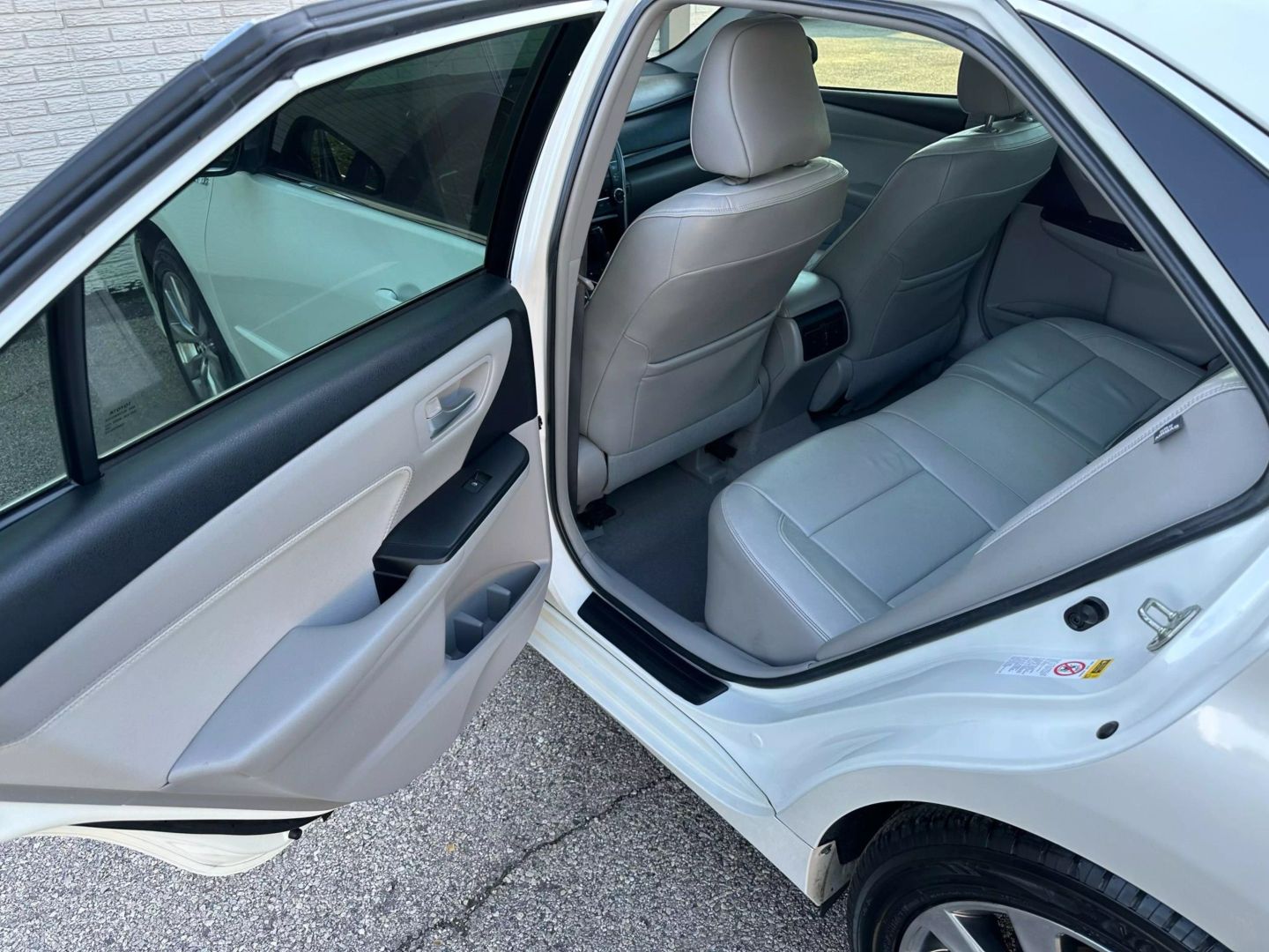 2015 Toyota Camry - Image 24