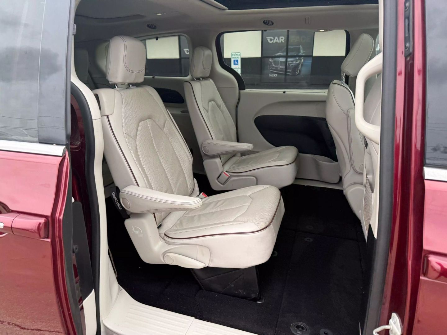 2020 Chrysler Pacifica - Image 26