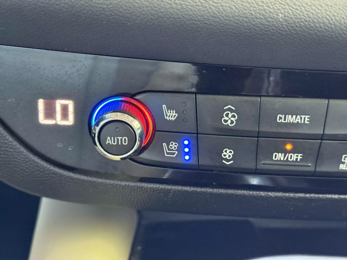 2019 Buick Enclave - Image 32