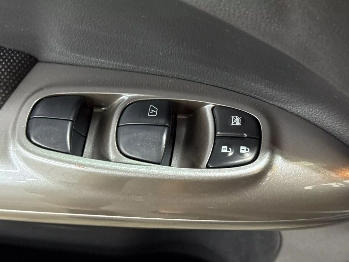 2013 Nissan Juke - Image 23