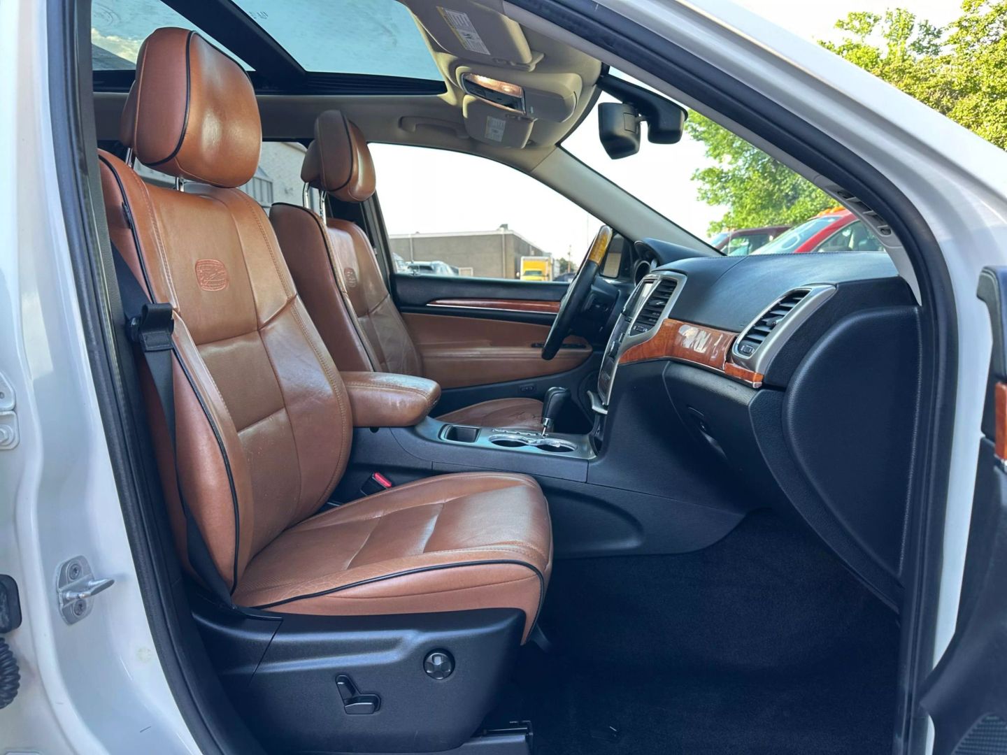 2011 Jeep Grand Cherokee - Image 24