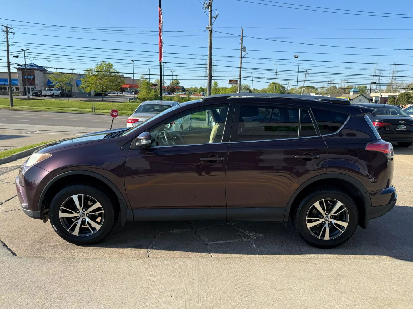 2017 Toyota Rav4 - Image 6