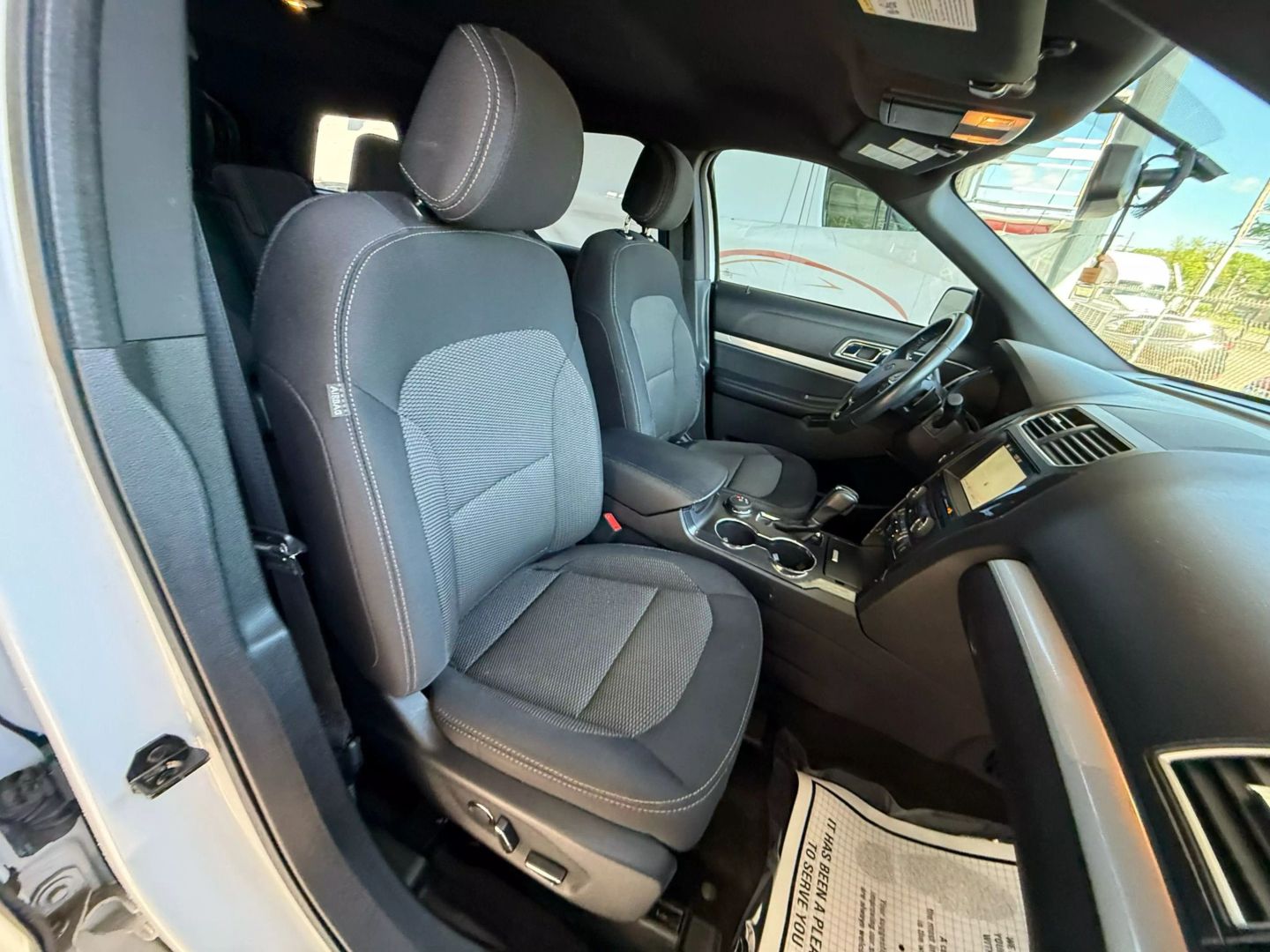 2017 Ford Explorer - Image 27