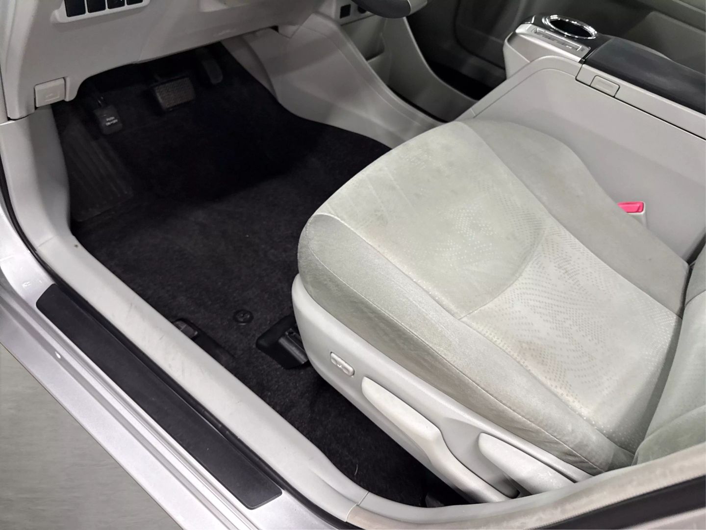 2012 Toyota Prius V - Image 32