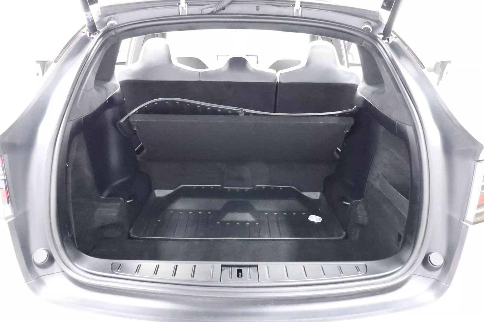2023 Tesla Model X - Image 60
