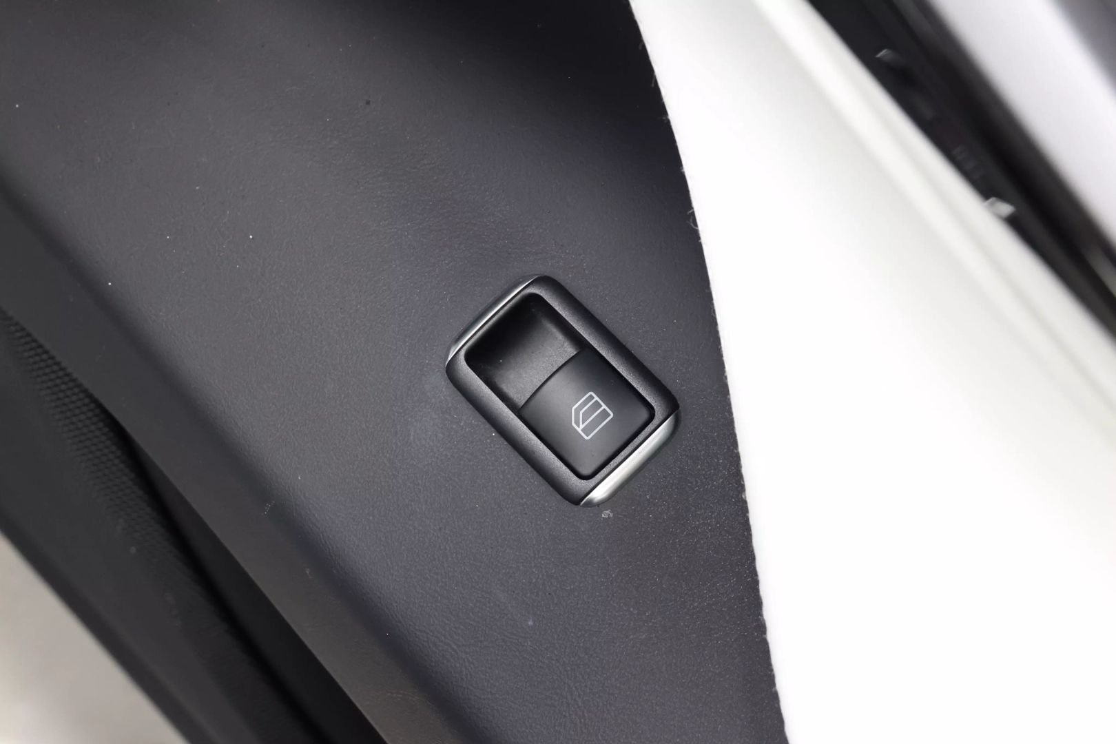 2020 Tesla Model X - Image 106