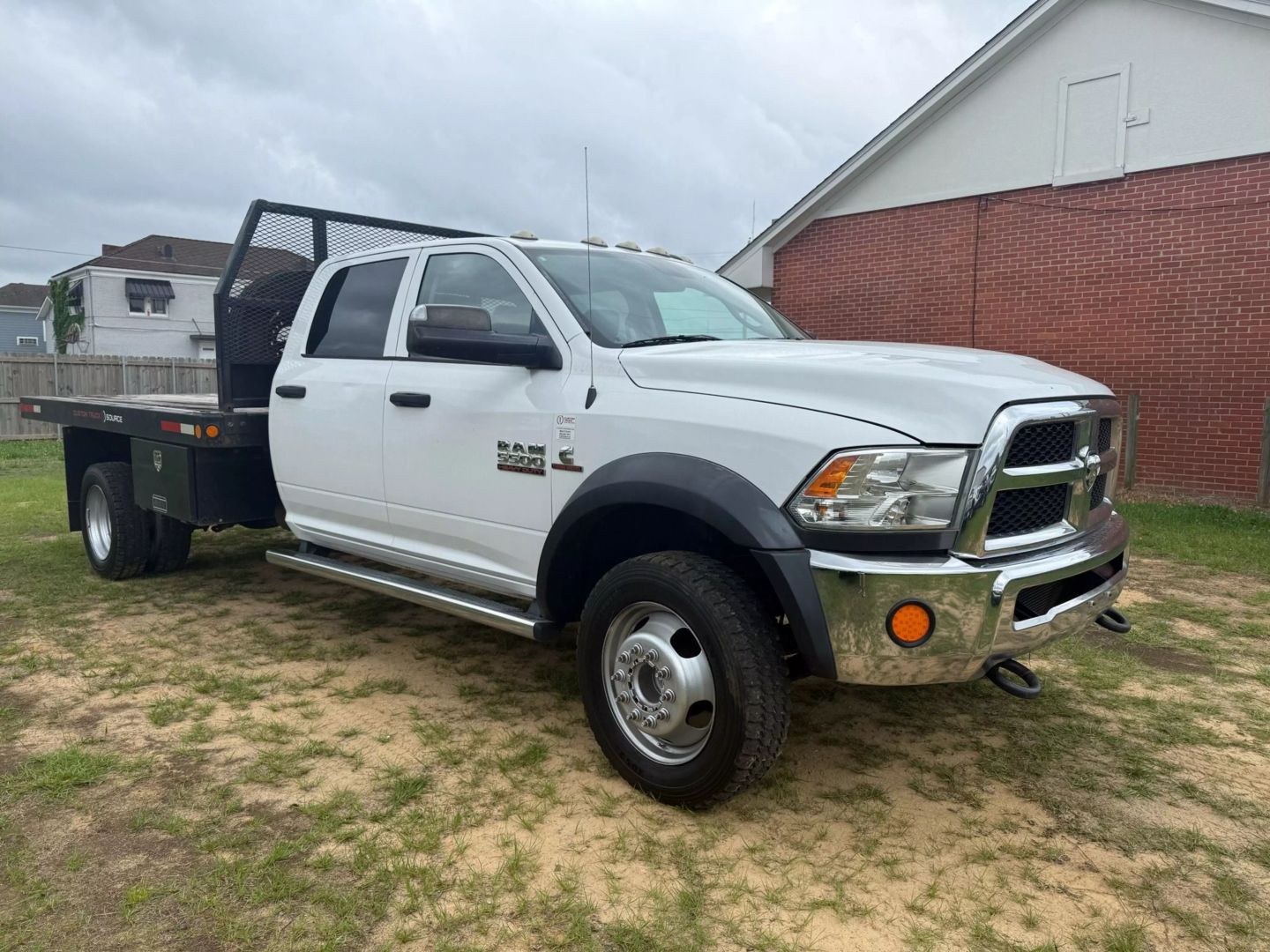 2017 Ram 5500 Crew Cab & Chassis - Image 4