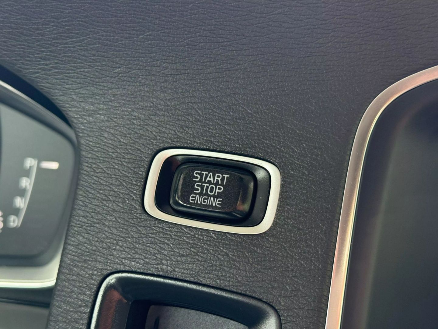 2017 Volvo S60 - Image 32
