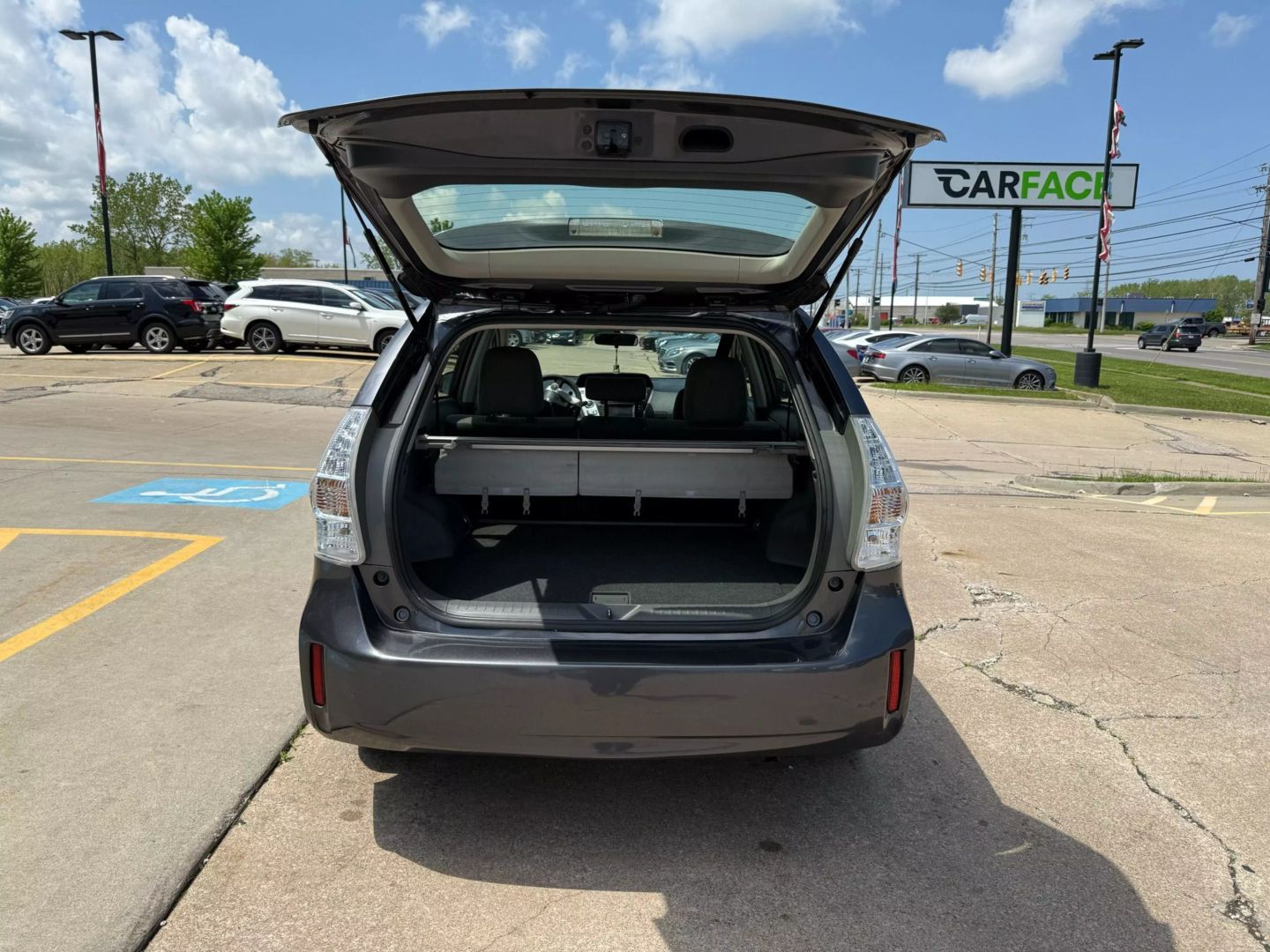 2014 Toyota Prius V - Image 11