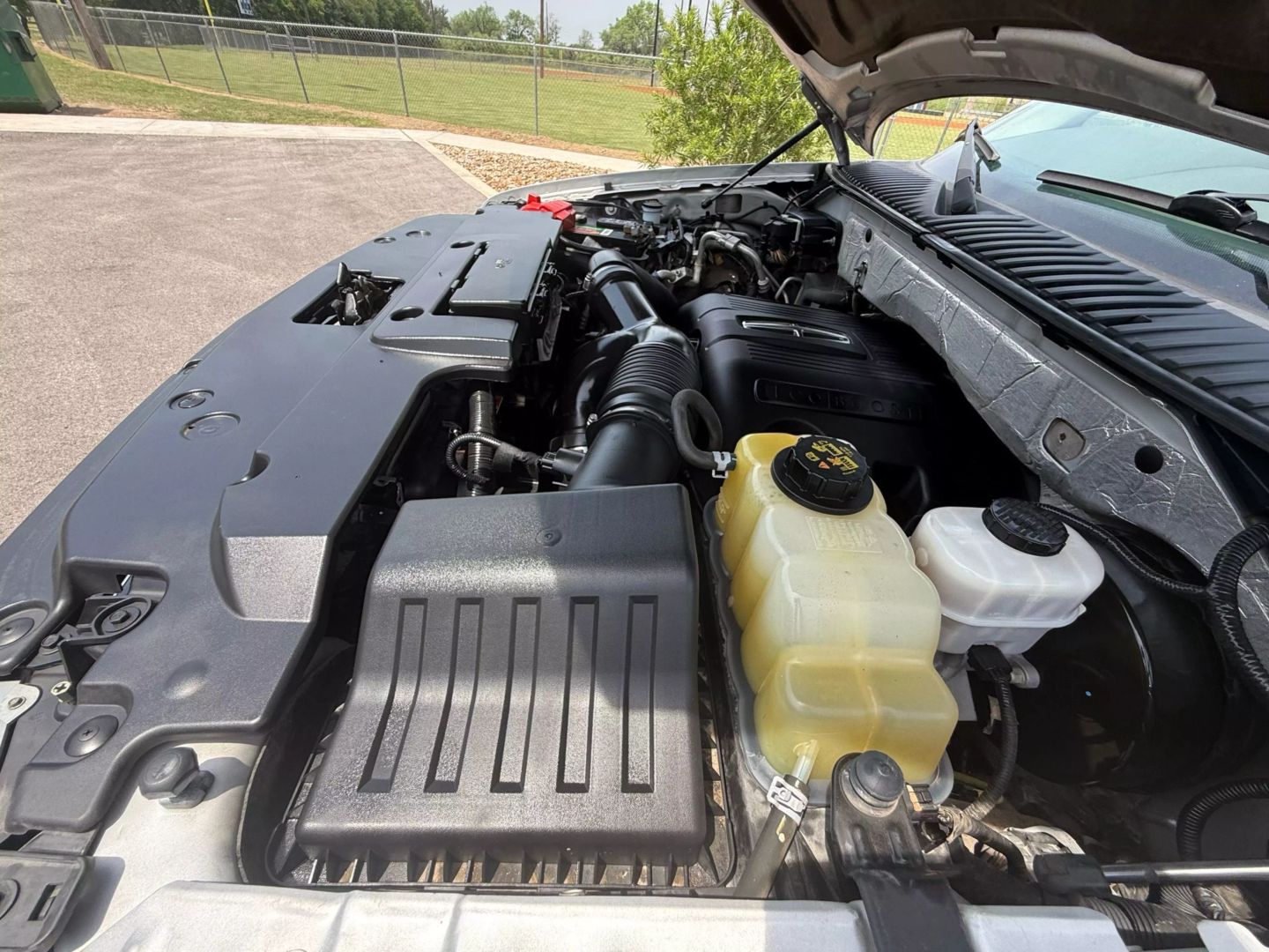 2015 Lincoln Navigator - Image 21